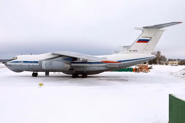 Trong khi đó, khả năng ném bom của máy bay Il-76MD có thể đạt tốc độ 500km/h ở độ cao từ 500-1.000m. Tất nhiên việc lắp vũ khí cho Il-76MD của Nga không phải chuyện mới. Mỹ cũng đã sử dụng vận tải cơ Lockheed Martin C-130 Hercules như một “tay súng” nguy hiểm.