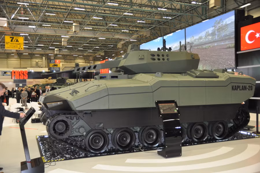 Điểm đặc biệt của Kaplan-20 ở chỗ có tháp pháo tủy chọn với loại có hai người điều khiển hoặc không cần người điều khiển.