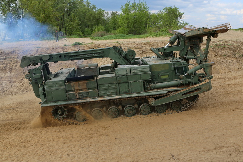 BAT-2 có tốc độ tối đa tới 60km/h và phạm vi hoạt động 500 km.