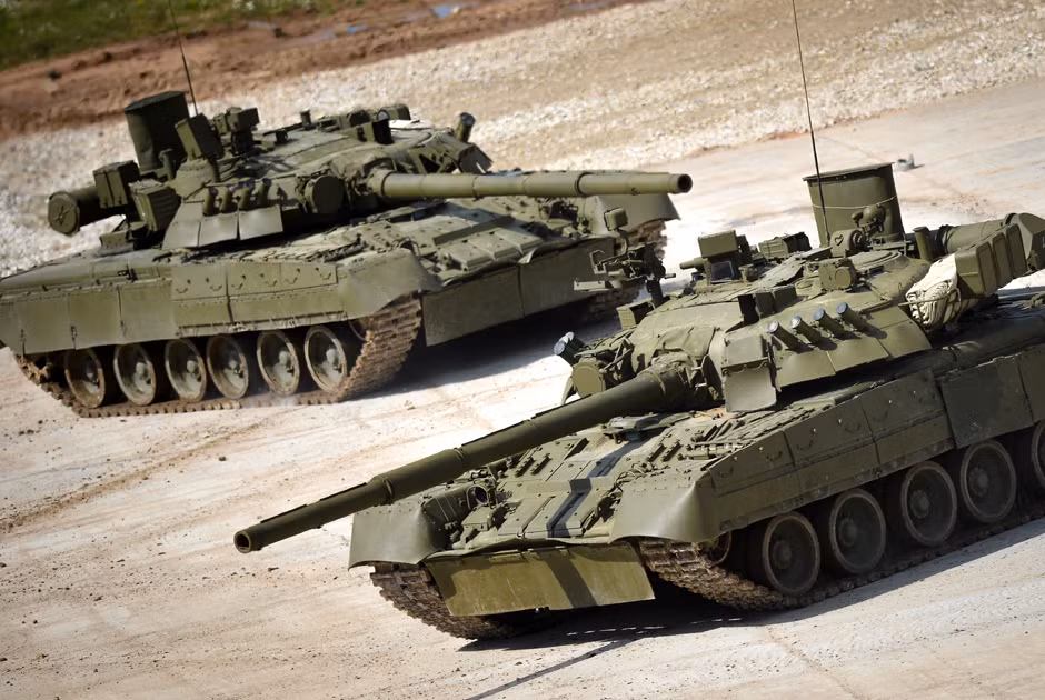 Xe tăng T-72B Nga khiêu vũ tại lễ khai mạc. Dự kiến T-72B Nga sẽ giao đấu với Type-96A của đội Trung Quốc.