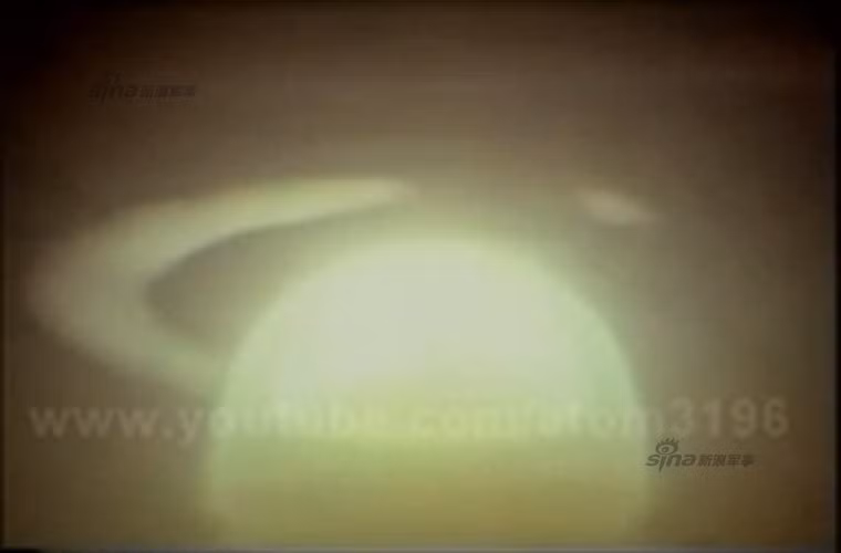 Trung Quốc chính thức thử nghiệm quả bom hạt nhân đầu tiên của nước này vào ngày 16/10/1964 và chương trình vũ khí hạt nhân của Trung Quốc đã suýt đổ vỡ nếu không có sự giúp đỡ từ Liên Xô bất chấp sự ngăn cản của Mỹ.