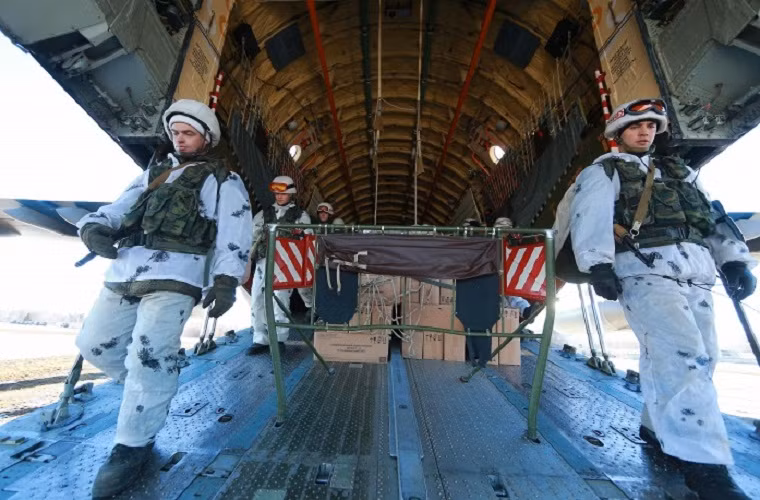 Chỉ trong ngày 17/3 các đơn vị đổ bộ đường không Nga đã hoàn tất việc tập kết đến địa điểm được định trước.