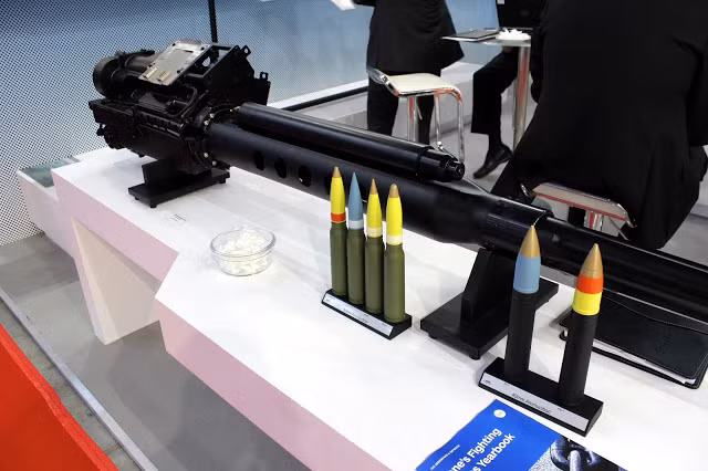 Nòng pháo Mk 44 Bushmaster và các loại đạn đi kèm.