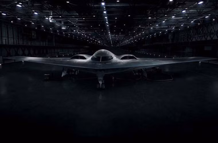 Trước đó ngày 28/1, quân đội Mỹ duyệt chi ngân sách 1,2 tỉ USD cho chương trình phát triển máy bay ném bom tầm xa thế hệ mới (LRS-B), thay thế máy bay tàng hình B-2 hiện nay lẫn máy bay B-52, B-1 đã già cỗi.