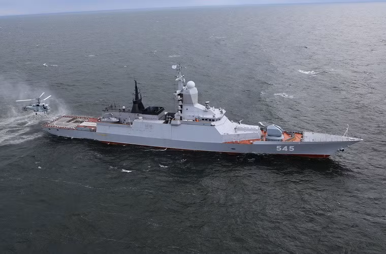 Theo đó Ka-27PL sẽ sử dụng hệ thống sonar của nó để tìm kiếm phát hiện tàu ngầm đối phương sau đó dữ liệu này sẽ được truyền về các tàu hộ vệ Steregushchy.