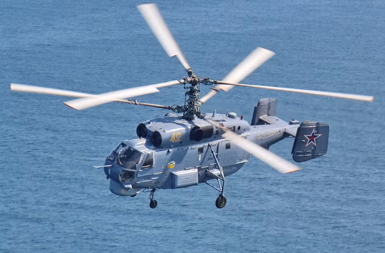 Tờ Arms-Expo của Nga cho biết, phi đội trực thăng săn ngầm Ka-27PL thuộc Hạm đội Baltic của Hải quân Nga vừa tiến hành đợt diễn tập tác chiến chống ngầm trên biển với sự tham gia của cả các tàu hộ vệ tàng hình lớp Steregushchy.