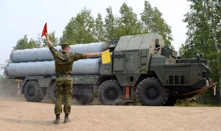 Các tên lửa S-300 này thuộc biên chế của Lữ đoàn phòng không Novosibirsk.