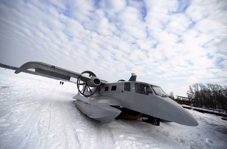 Do được thiết kế cho nhiệm vụ vận tải đường không nên Burevestnik-24 có thể chở theo tối đa 24 hành khách hay 3,5 tấn hàng hóa cùng phi hành đoàn gồm 3 người với tầm hoạt động lên tới hơn 2.000km.