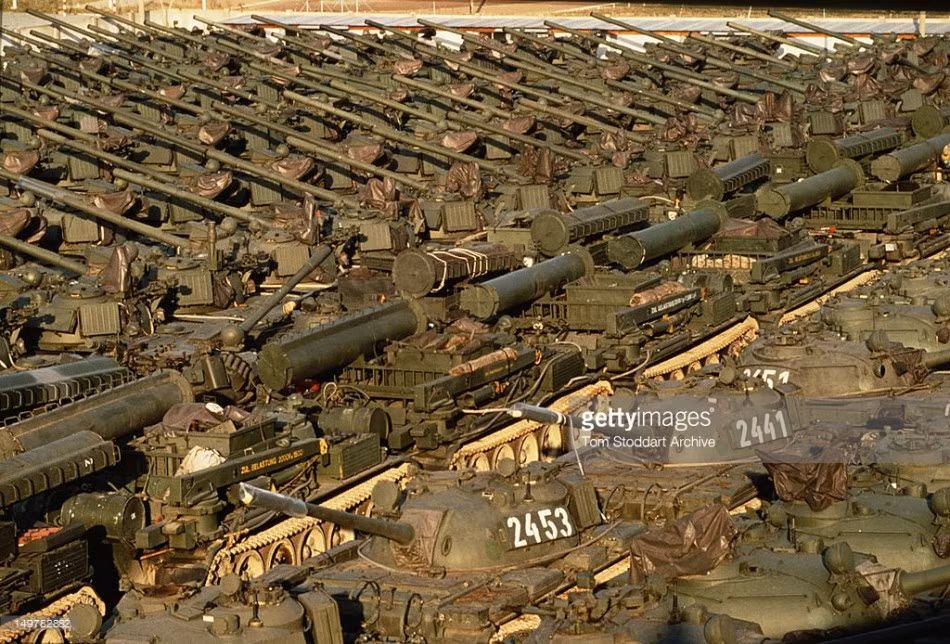 Tuy nhiên, khi bị phơi sương nắng như này các xe tăng T-55 đã bị hoen rỉ không ít. Cảnh tượng đó khiến không ít người từng chứng kiến phải xót xa tiếc nuối.