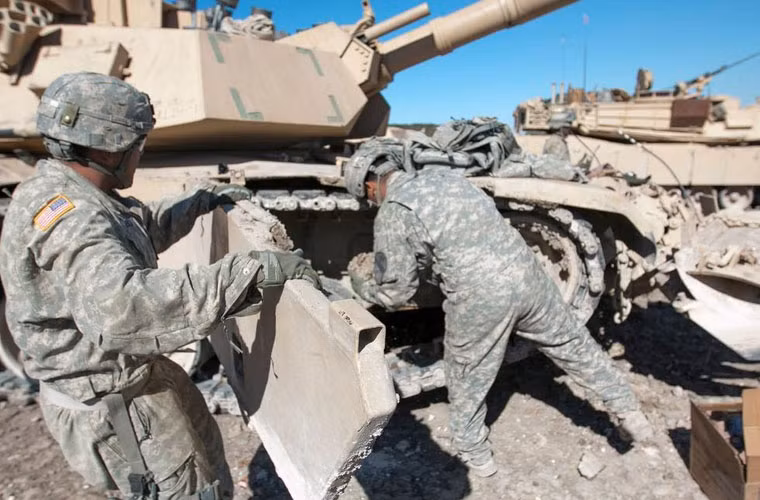 Việc làm sạch bùn đất bám bên trong góp phần giúp trang bị hoạt động trơn tru hơn, tuổi thọ tốt hơn.