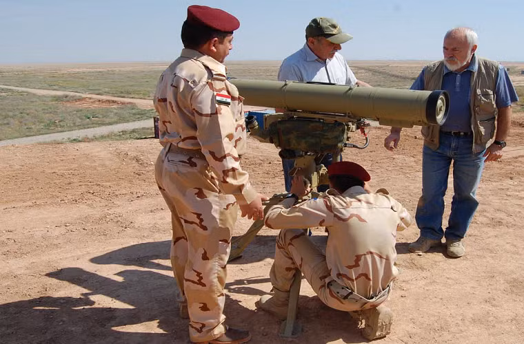 Các tổ hợp tên lửa chống tăng 9K129 Kornet-E đầu tiên được Nga chuyển giao cho Quân đội Iraq vào tháng 9/2014 nhằm tăng cường sức mạnh của lực lượng an ninh Iraq trong cuộc chiến chống lại Nhà nước Hồi giáo IS.