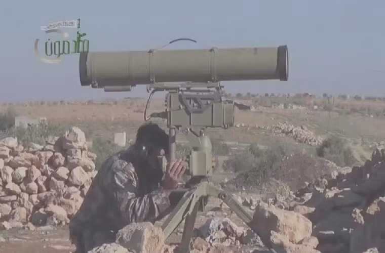 Trong ảnh là một tổ hợp tên lửa chống tăng 9K129 Kornet-E được sử dụng tại chiến trường Syria.