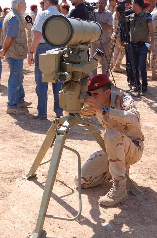 Một tổ hợp 9K129 Kornet-E có trọng lượng khoảng 29kg bao gồm cả ống phóng mang theo một tên lửa chống tăng 9K135 có khả năng được tích hợp nhiều loại đầu đạn khác nhau.