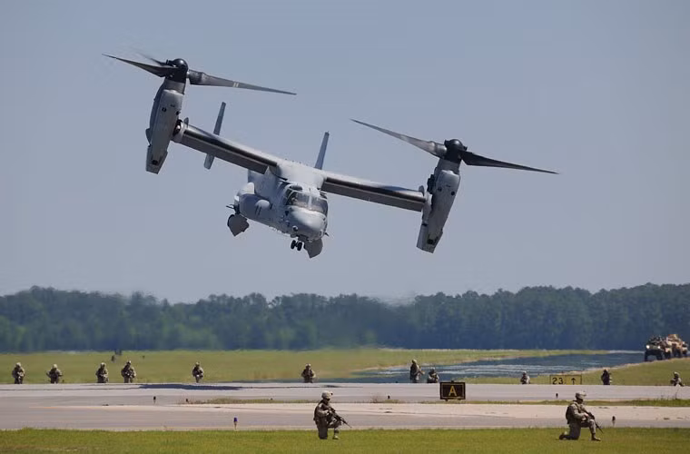 Máy bay MV-22 Osprey là thiết kế độc đáo lai ghép đặc tính của trực thăng và máy bay cánh bằng dùng động cơ cánh quạt.