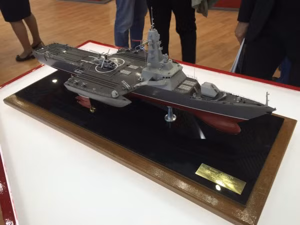 Đây là một trong những loại vũ khí lần đầu giới thiệu tại IMDS 2015 - tàu khu trục tên lửa lớp Rusich-1. Con tàu có thiết kế vô cùng kỳ dị với hai thân ở hai bên thân chính.