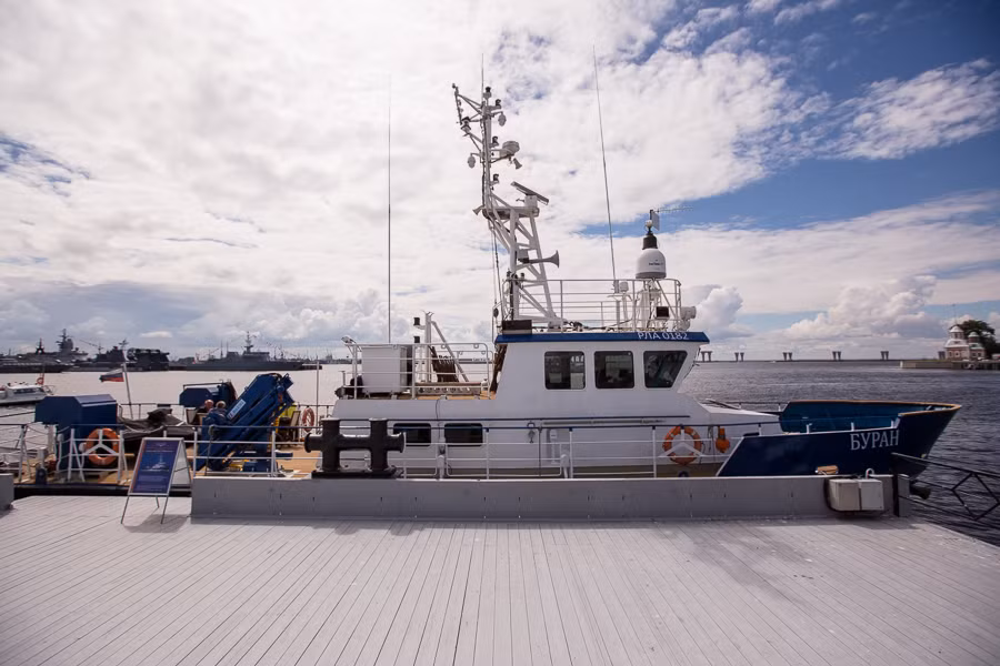 Tàu nghiên cứu khoa học ngoài khơi P2030 Buran đã sẵn sàng chờ đón du khách tới khám phá.