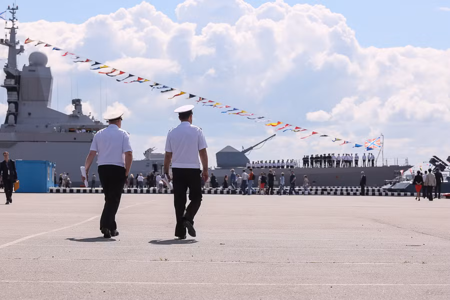 Quang cảnh buổi triển lãm quốc tế IMDS đã bắt đầu nhộn nhịp. Đây là dịp nước chủ nhà Nga phô diễn tiềm lực hùng mạnh về quân sự và cũng là sự kiện quan trọng để Nga thúc đẩy xuất khẩu vũ khí.