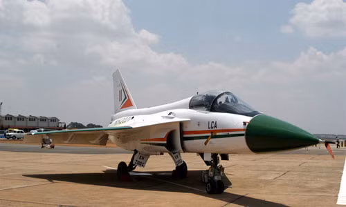 Chien dau co noi dia Tejas An Do gap 