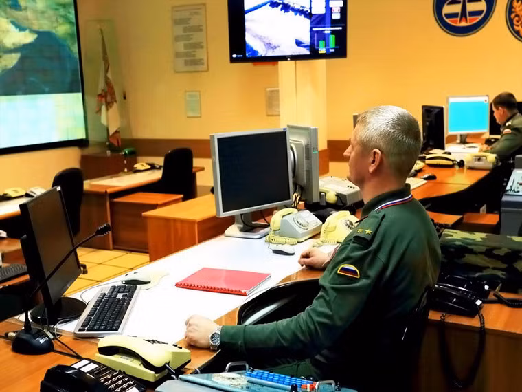 Trạm radar chống tên lửa Don-2N có thể theo dõi cùng lúc 100 mục tiêu và ở độ cao tối đa tới 40.000 km. Trạm còn có thể tính toán được vị trí xuất phát điểm của tên lửa được phóng.