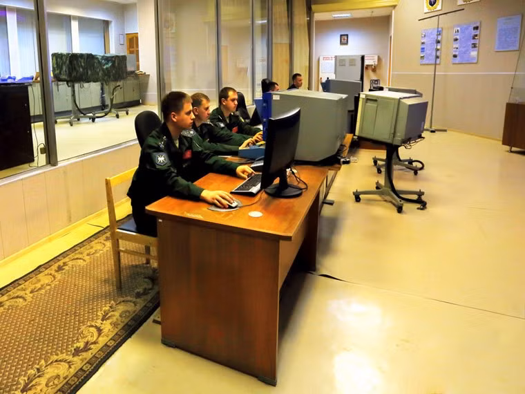 Cùng với khả năng xử lý kỹ thuật số các tín hiệu và thông tin, Don-2N còn có kênh điều khiển tên lửa chống tên lửa và một loạt các tín hiệu thăm dò, khiến nó có thể hoạt động trong nhiều chế độ. Thậm chí, Don-2N còn có thể quét các vật thể nhỏ trên không gian có kích thước chỉ vài cm.