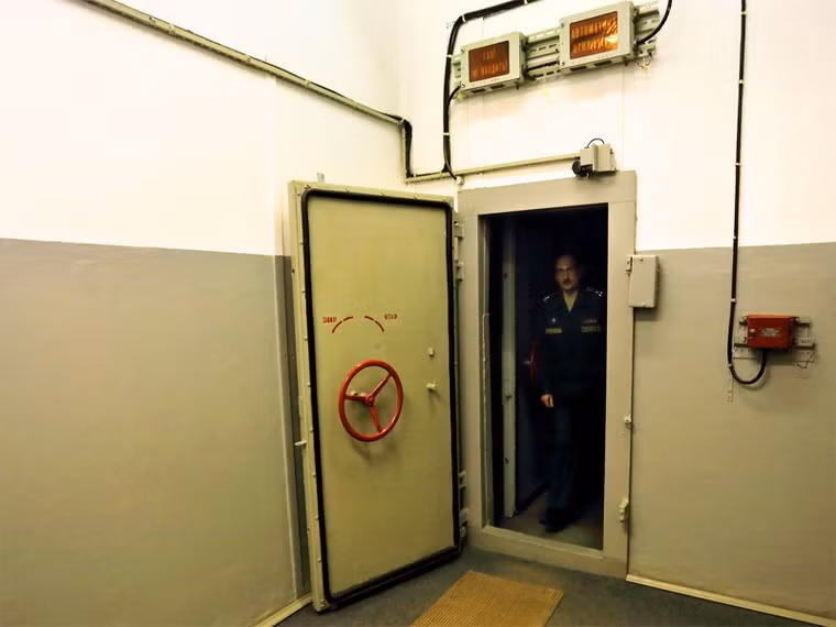 Những máy tính này được kết nối với một siêu máy tính kiểm soát hệ thống có khả năng thực hiện 1 tỷ phép tính mỗi giây.