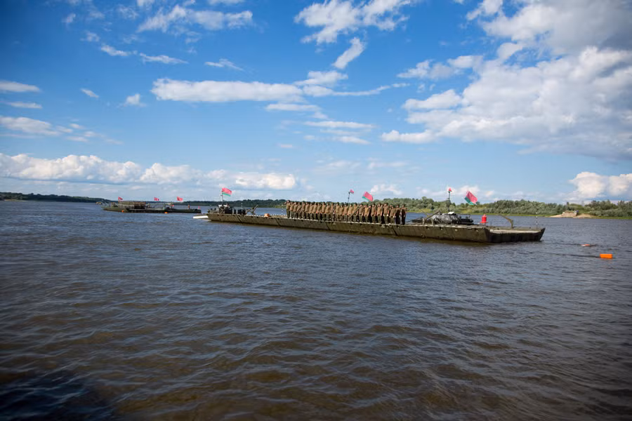 Các bên sẽ phải vượt qua các chướng ngại vật ở dưới nước.