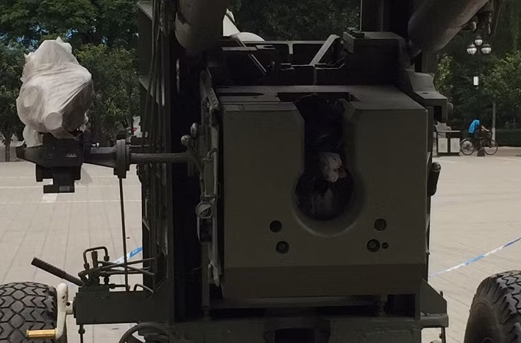 Thiết kế bệ khóa nòng của pháo hạng nặng 125mm thế hệ mới của Trung Quốc giống thiết kế bệ khóa nòng thẳng đứng của pháo tự hành PLZ-52 155mm nhưng kết cấu lại của pháo tự hành PLZ-45 155mm đều do Trung Quốc sản xuất.