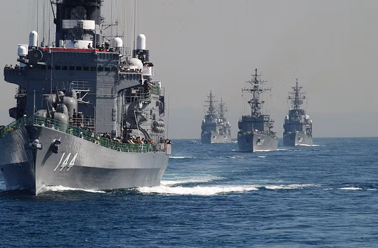 Lực lượng Phòng vệ biển Nhật Bản (JMSDF): trong khu vực Đông Bắc Á hay Châu Á – Thái Bình Dương, JMSDF luôn là một tên tuổi lớn với lịch sử phát triển trải qua nhiều mốc thời gian khác nhau. Tuy ngày nay JMSDF luôn bị giới hạn bởi hiến pháp nước này, nhưng sức mạnh trên biển của Nhật Bản lại không hề thay đổi.