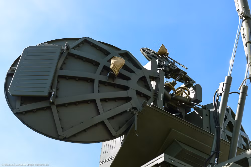 Nó có khả năng bảo vệ một vùng rộng hàng trăm km vuông khỏi sự phát hiện của các radar.