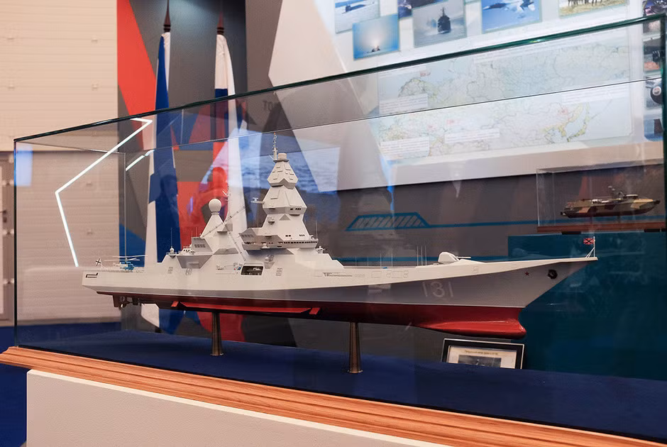 Khu trục hạm lớp Leader mới trang bị radar mảng pha đa chức năng, hệ thống tác chiến điện tử, thiết bị thông tin liên lạc, trinh sát dưới nước cùng cảm biến phát hiện tàu ngầm.