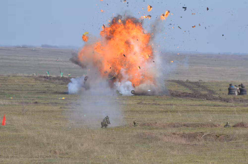 Tiêu diệt tan tành mục tiêu giả định.