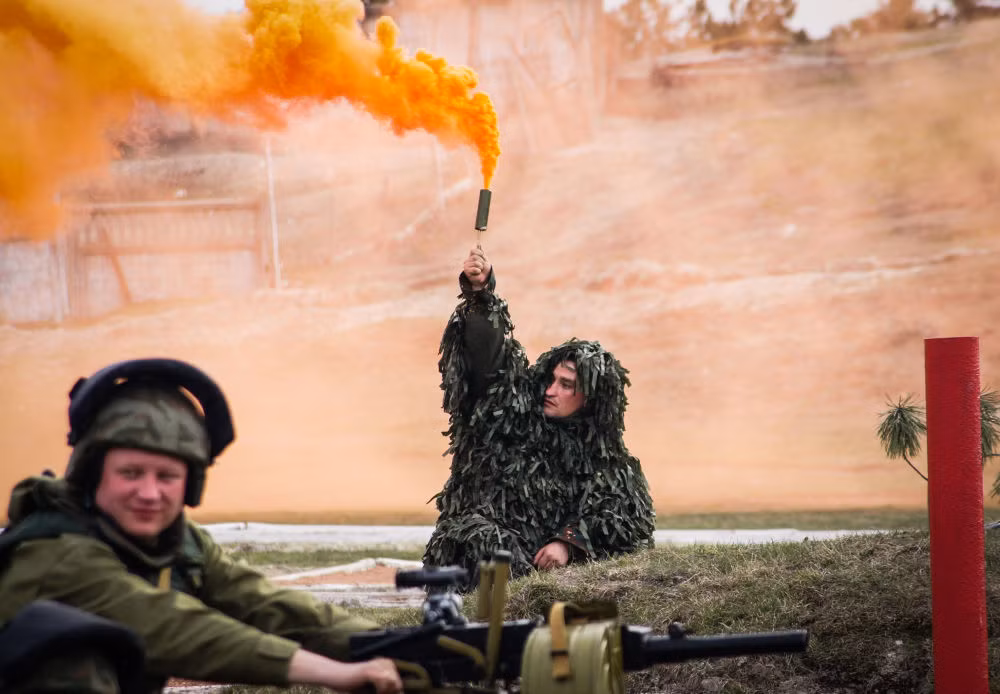 Đợt tập trận này của các đơn vị vũ trang thuộc Bộ Nội vụ Liên bang Nga mang tên Zaslon-2015 nhằm rèn luyện kỹ năng bảo vệ an ninh biên giới, duy trì an ninh công cộng ở các thành phố và bảo vệ các cơ quan chính phủ Nga.