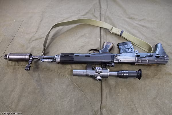 Súng trường bắn tỉa SVU-A thiết kế với kích thước nhỏ gọn, có chế độ tự động hoàn toàn khác với loại bán tự động SVU.