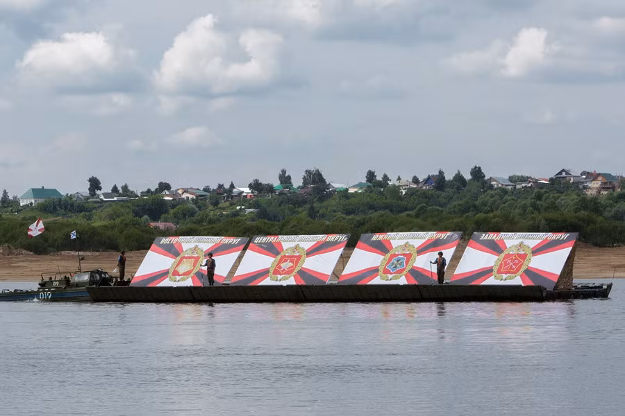 Các nội dung của cuộc thi giữa các đội công binh Nga diễn ra đúng như phần thi "Open Water" của cuộc tranh tài quân sự quốc tế.