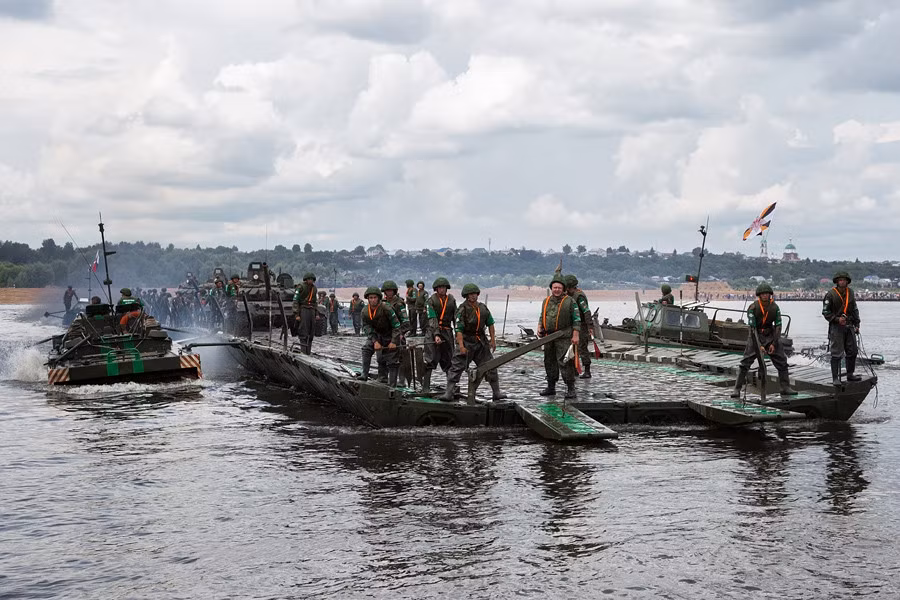 Cùng với đó là dọn dẹp các vật cản cũng như gửi các binh sĩ tiền trạm trước địa bàn.