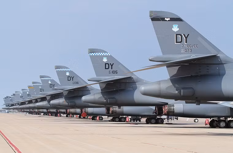 Hàng dài những chiếc B-1B Lancer tại căn cứ không quân Dyess, Texas.