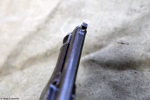 Hệ thống thanh trượt của súng.