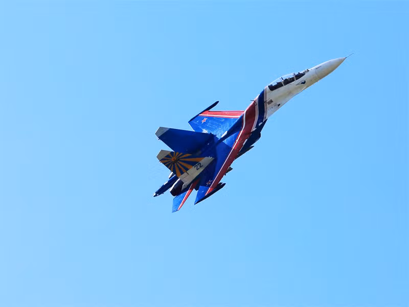 Ngay buổi lễ khai mạc, tiêm kích Su-27 Nga đã bay biểu diễn thị uy sức mạnh trước các đối thủ. Tất cả sẽ có 50 phi đội bay cùng tham gia cuộc tranh tài này. Tất cả đều phải sử dụng loại máy bay có trong biên chế của không quân của nước mình.