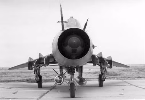 Ho so chi tiet qua trinh phat trien may bay Su-17/22 (7)-Hinh-9