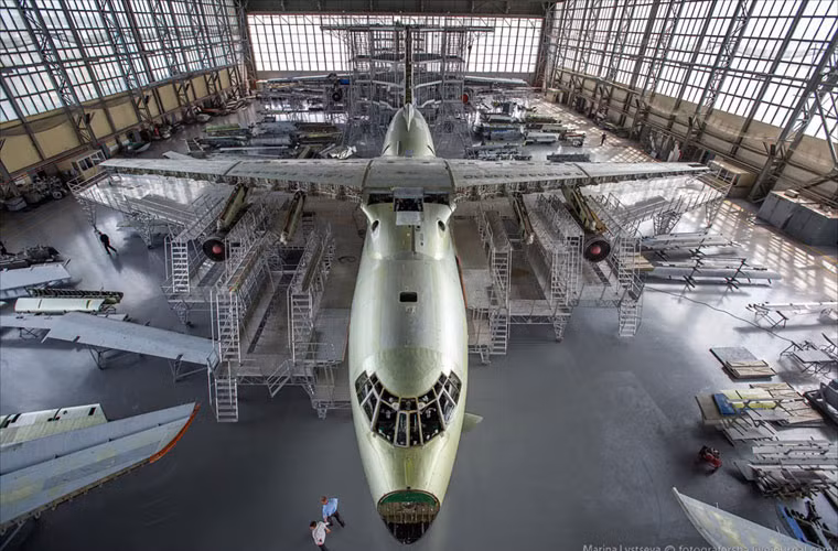 Không quân Nga hiện trang bị hơn 100 máy bay vận tải IL-76.