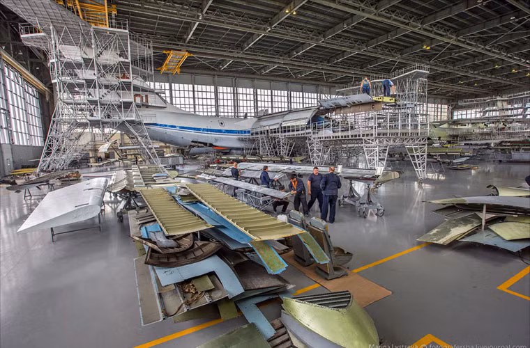 Doanh thu của nhà máy sửa chữa máy bay 123 năm 2015 đạt 76 triệu USD, theo giám đốc điều hành nhà máy, 80% công việc hiện này đều là đơn hàng từ chính phủ Nga.