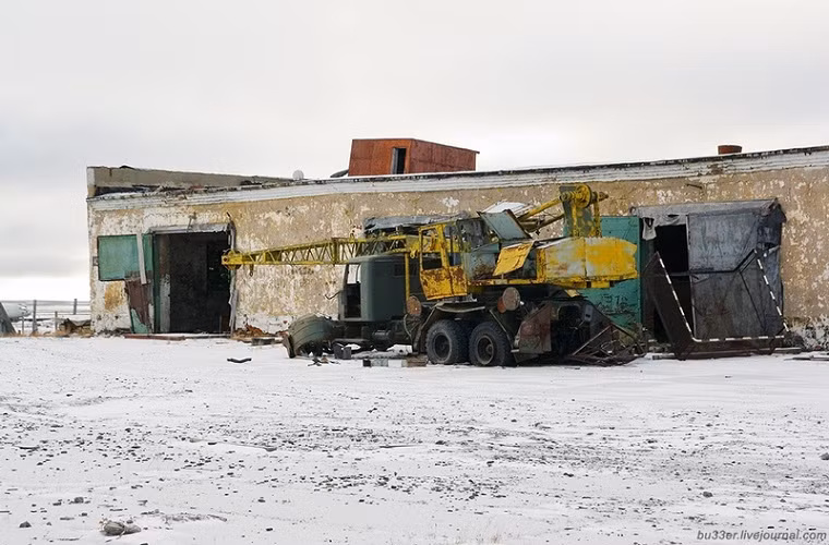 Từ một căn cứ quân sự đông đúc nhất thời Liên Xô ở Bắc Cực giờ đây Tiksi North chỉ còn là một phế tích hoang tàn.