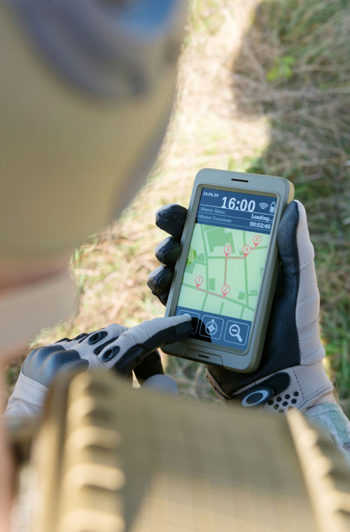 Máy tính vô tuyến cá nhân tương lai có kích thước của một điện thoại thông minh. Nó được trang bị máy quay, màn hình cảm ứng, giúp binh sĩ nắm rõ thời gian thực và thông tin trận tuyến.