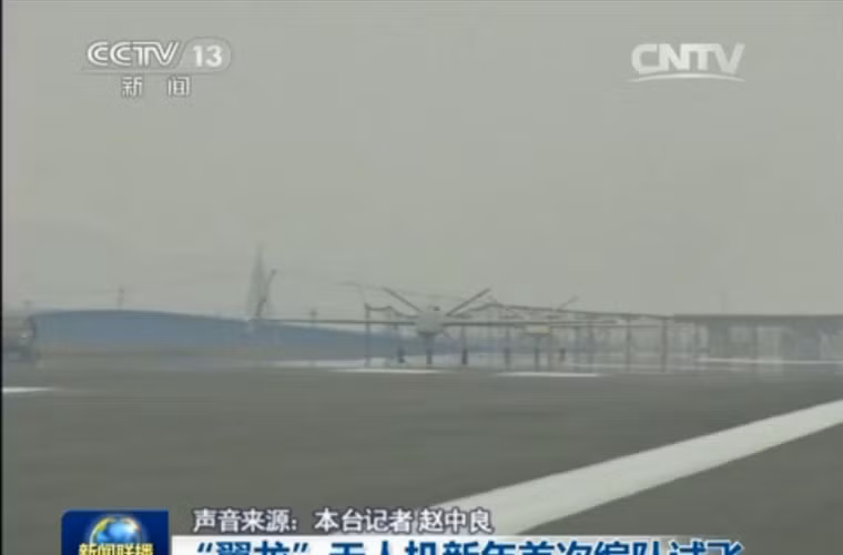 Đầu năm 2015, UAV Dực Long do Trung Quốc tự nghiên cứu đã lần đầu tiên tiến hành bay thử nghiệm biên đội. Theo kế hoạch, số lượng lớn loại UAV này sẽ được bàn giao chính thức trong năm 2015.