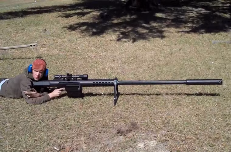 Cỡ nòng lớn của nó đã gần bằng cỡ nòng của pháo. Trên trang mạng của công ty này tuyên bố tầm bắn tối đa của súng này là 4.572m, tầm bắn xa hơn so với tên lửa chống tăng TOW trước đó.