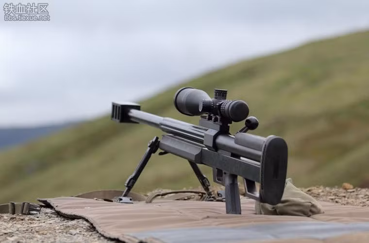 Súng bắn tỉa Steyr HS .50 được chế tạo bởi công ty Steyr Mannlicher (Áo). Súng sử dụng cỡ đạn 12,7 x 99mm (NATO). Ngoài ra còn có phiên bản sử dụng cỡ đạn .460 Steyr (HS .460).