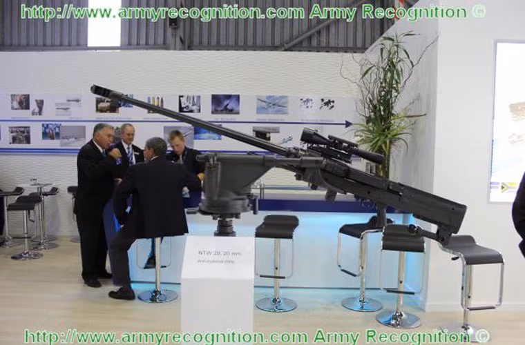 Hiện nay, nhiều nước trên thế giới phát triển số lượng tương đối súng bắn tỉa hạng nặng. Một trong những thiết kế điển hình là mẫu NTW-20 của Nam Phi. Điểm đặc biệt ở khẩu súng này là "tuy hai mà một": hai phiên bản nòng súng 14,5mm và 20mm trên cùng một thân súng.