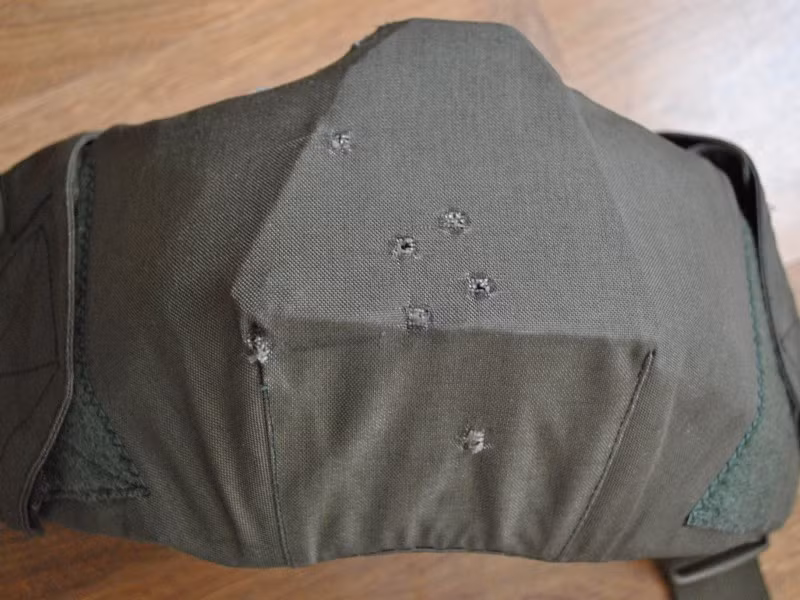 Nó đã chứng tỏ hiệu suất tuyệt vời khi chống chọi được các mảnh đạn.