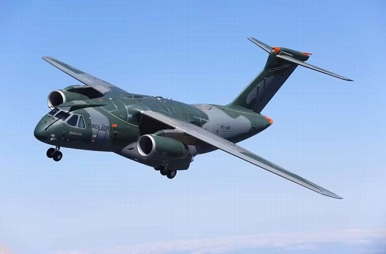Máy bay vận tải chiến thuật KC-390 là một trong những chương trình đầy tham vọng của Không quân Brazil nhằm hiện đại hóa các phi đội máy bay vận tải quân sự của nước này, vốn phụ thuộc khá nhiều vào các loại máy bay vận tải do Mỹ sản xuất.