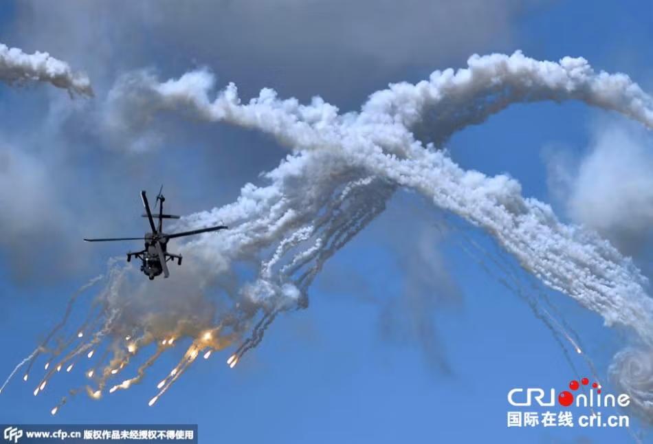 Phi đội Blackhawk làm náo động cả một vùng trời.